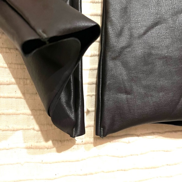 NWOT SKIMS FAUX LEATHER BOOT CUT PANT-SOOT size xs - Picture 7 of 11